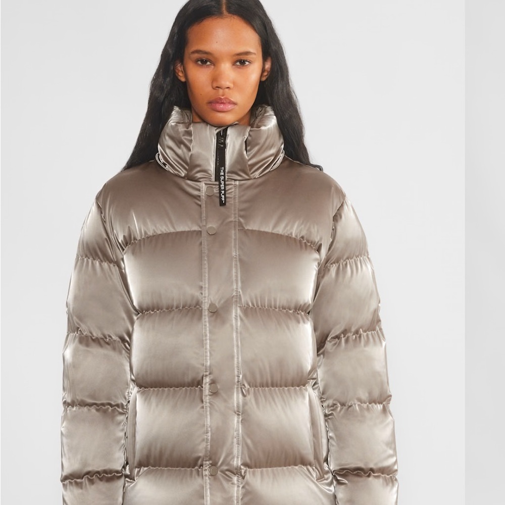 Aritzia Super Puff puffer jacket 
Size xs